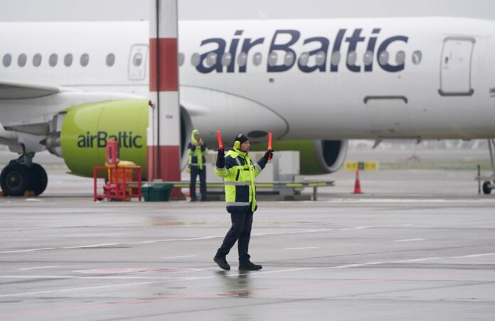 “airBaltic” lidmašīna