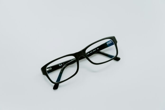 brilles melnā rāmī
