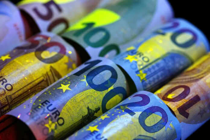 eiro banknotes