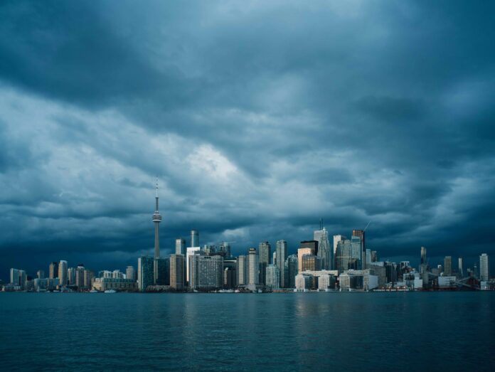 Ontārio ezers ar skatu uz Toronto