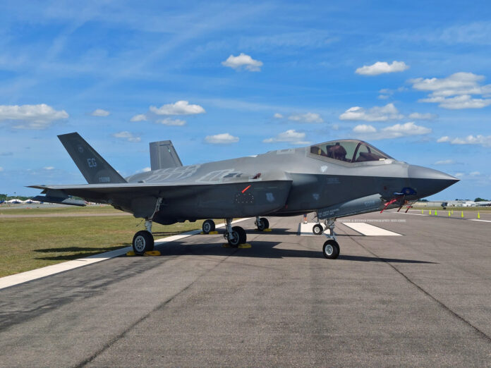 iznīcinātājs F-35