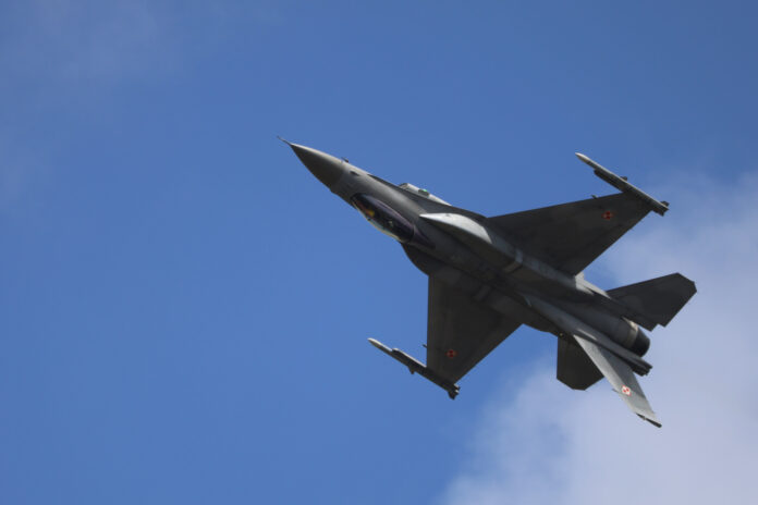 poļu F-16 iznīcinātājs