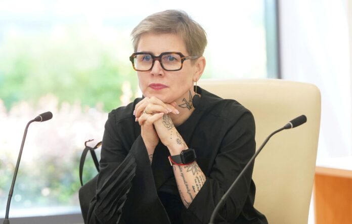 Māksliniece un Nepālā pazudušā Fūrmaņu pāra tuviniece Ieva Taranda