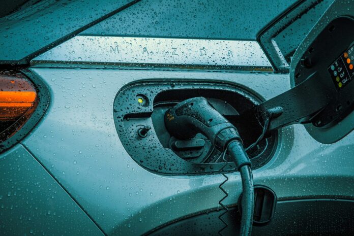 elektroauto lādēšana